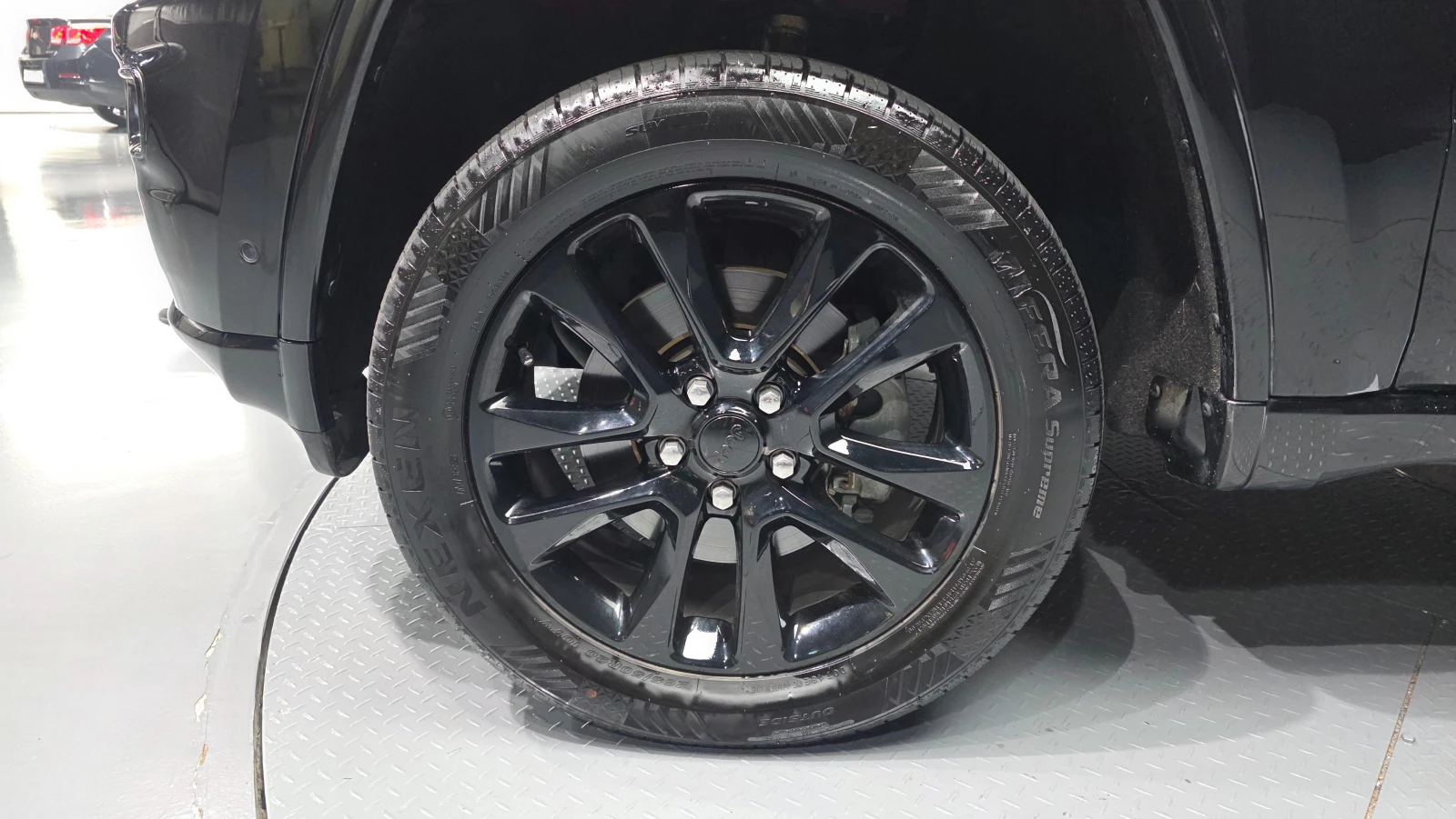 Jeep Grand cherokee OVERLAND* КОЖА* ПОДГРЕВ* ОБДУХВАНЕ* КАМЕРА* PANO* , снимка 17 - Автомобили и джипове - 54646929