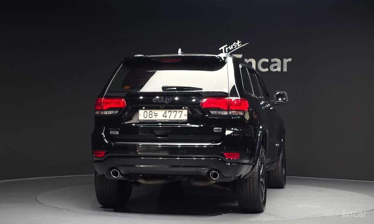 Jeep Grand cherokee OVERLAND* КОЖА* ПОДГРЕВ* ОБДУХВАНЕ* КАМЕРА* PANO* , снимка 4 - Автомобили и джипове - 54646929