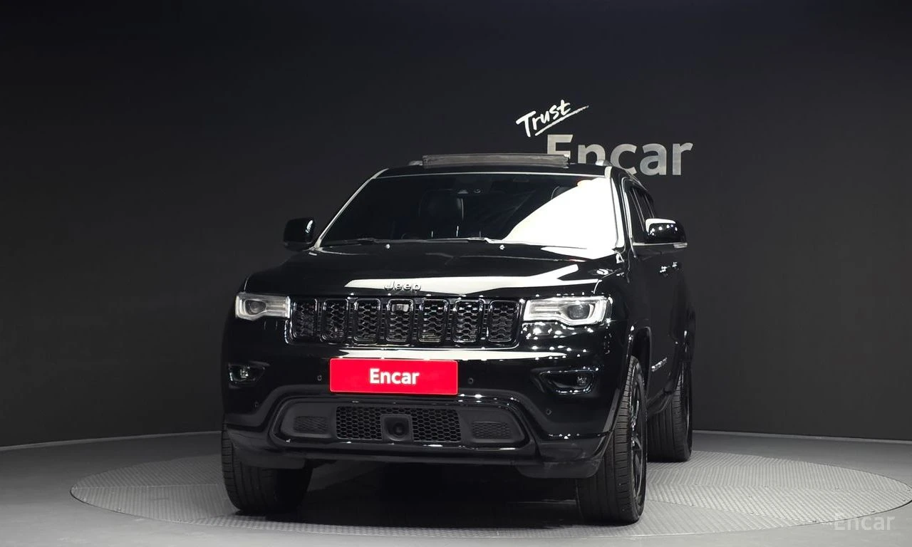 Jeep Grand cherokee OVERLAND* КОЖА* ПОДГРЕВ* ОБДУХВАНЕ* КАМЕРА* PANO* , снимка 3 - Автомобили и джипове - 54646929