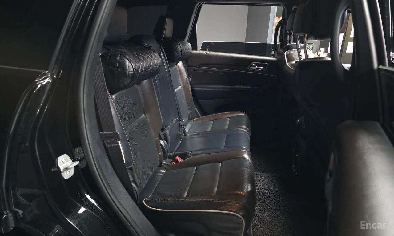 Jeep Grand cherokee OVERLAND* КОЖА* ПОДГРЕВ* ОБДУХВАНЕ* КАМЕРА* PANO* , снимка 8 - Автомобили и джипове - 54646929
