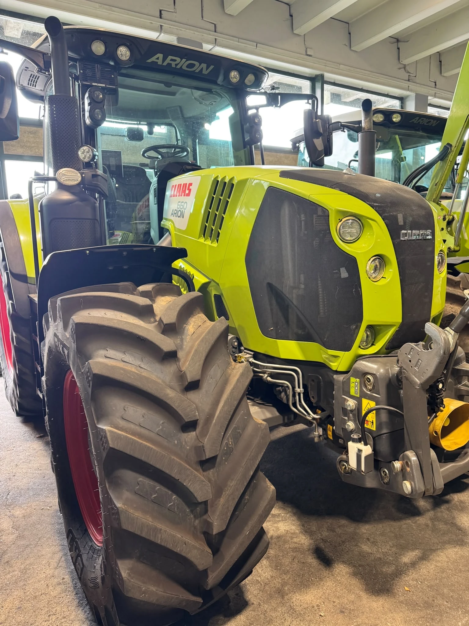 Трактор Claas ARION 660 CMATIC CEBIS НАВИГАЦИЯ ЛИЗИНГ, снимка 2 - Селскостопанска техника - 56020757