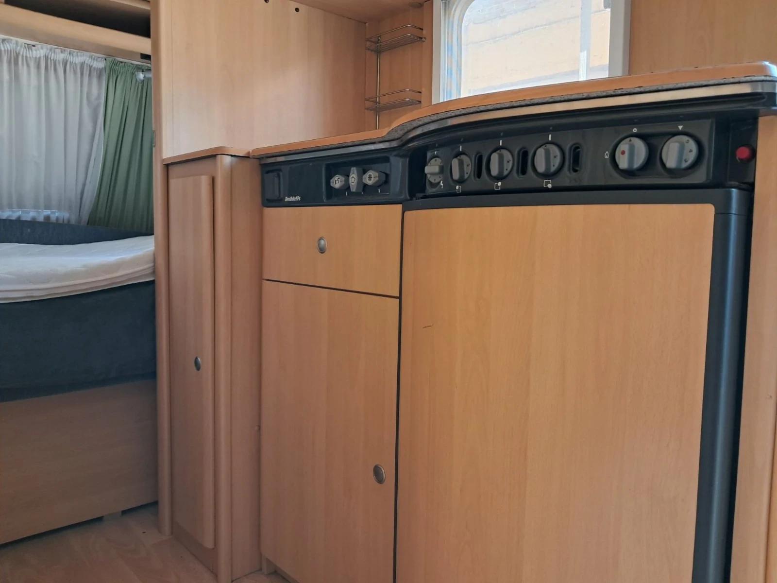 Каравана Dethleffs EG2, снимка 7 - Каравани и кемпери - 54304644