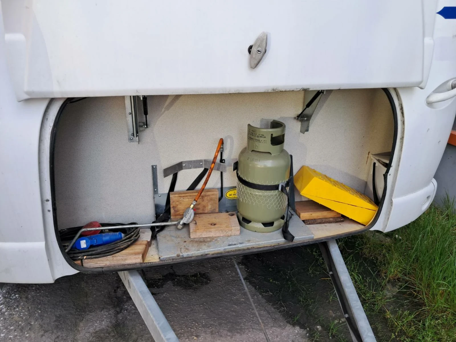 Каравана Dethleffs EG2, снимка 6 - Каравани и кемпери - 54304644