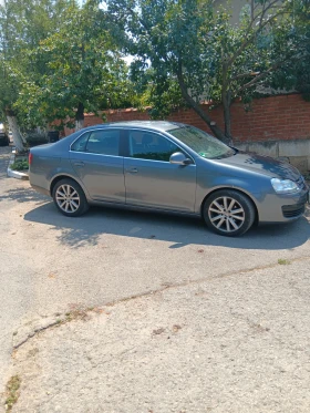 VW Jetta Седан, снимка 4