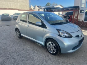     Toyota Aygo 1.0i .