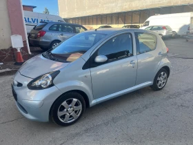     Toyota Aygo 1.0i .