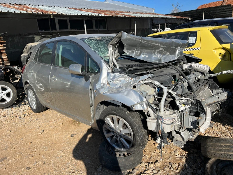 Toyota Auris 2.0D4D, снимка 3 - Автомобили и джипове - 38457195