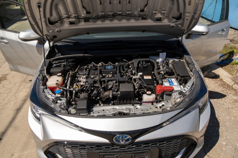 Toyota Corolla 1.8 бензин Хибрид В ГАРАНЦИЯ, снимка 15 - Автомобили и джипове - 45874256