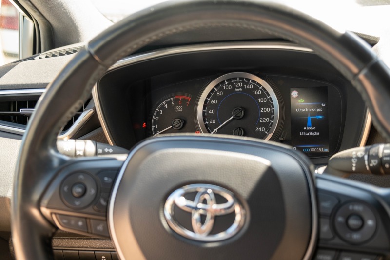 Toyota Corolla 1.8 бензин Хибрид В ГАРАНЦИЯ, снимка 17 - Автомобили и джипове - 45874256