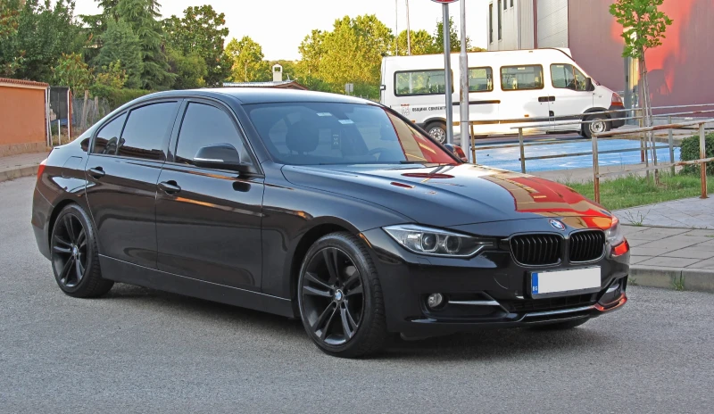 BMW 320 D, снимка 7 - Автомобили и джипове - 47381583