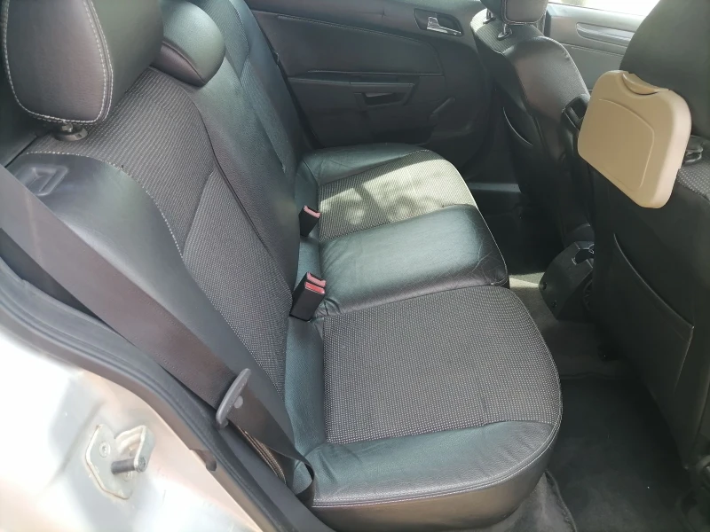 Opel Astra 1.7cdti, снимка 10 - Автомобили и джипове - 50141911