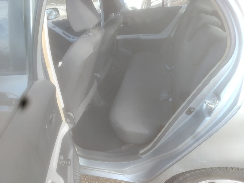 Toyota Yaris 1.33 бенин, снимка 12 - Автомобили и джипове - 53021595