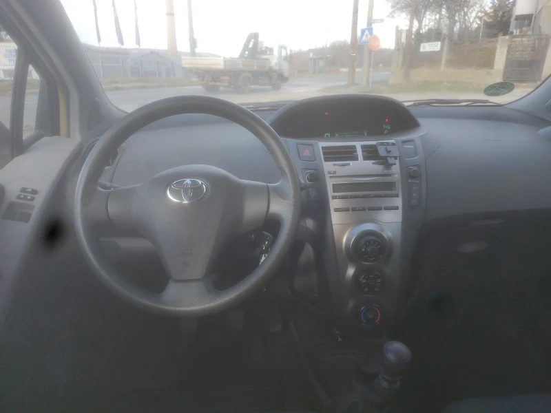 Toyota Yaris 1.33 бенин, снимка 13 - Автомобили и джипове - 53021595