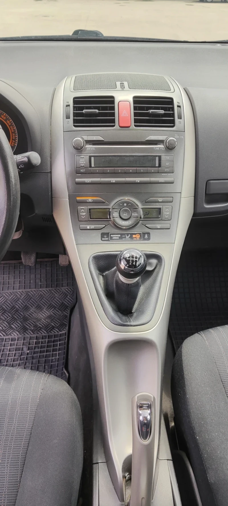 Toyota Auris, снимка 8 - Автомобили и джипове - 48808006