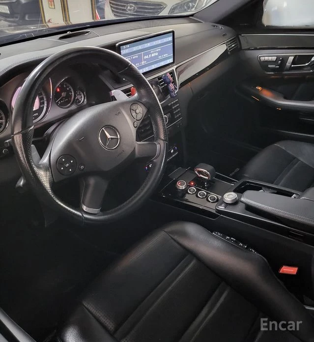 Mercedes-Benz E 63 AMG  - изображение 9