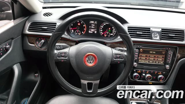 VW Passat, снимка 13 - Автомобили и джипове - 56081699
