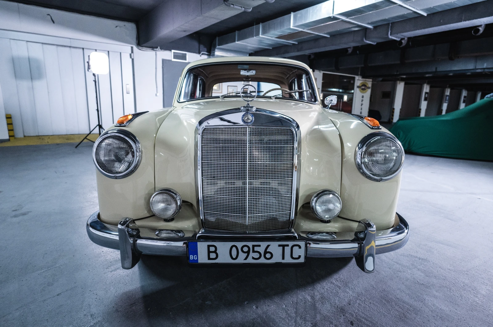 Mercedes-Benz 220 S Ponton - изображение 2