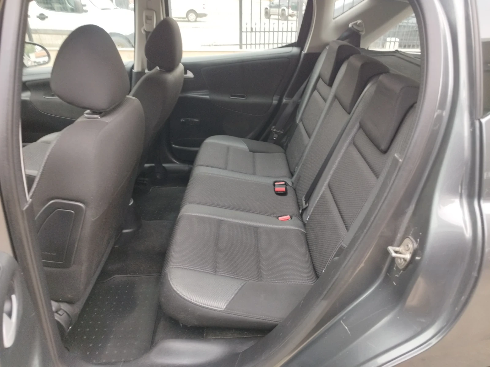 Peugeot 207 1.4i - изображение 10