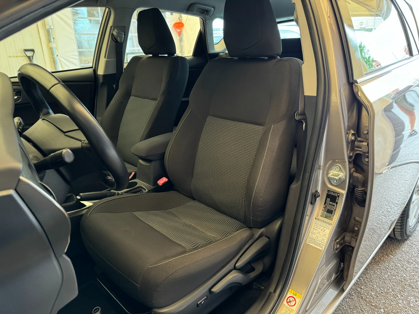 Toyota Auris 1.6i ПЪЛНА СЕРВИЗНА ИСТОРИЯ  - изображение 8