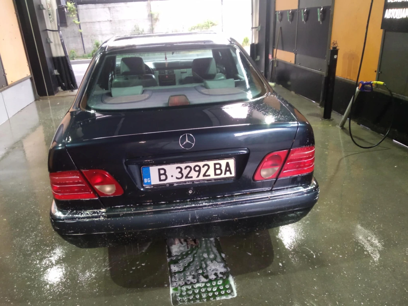 Mercedes-Benz E 200  - изображение 6