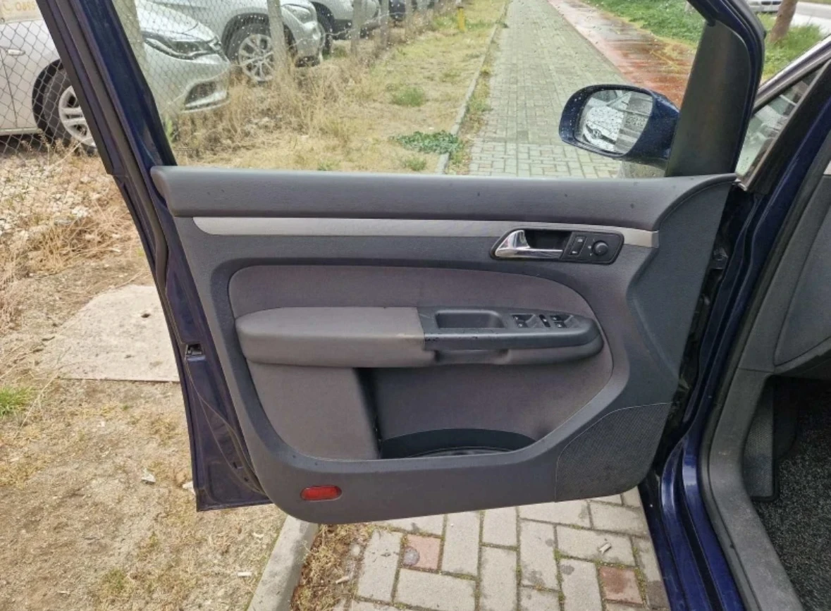VW Touran 1.6 Бензин АВТОМАТИК - изображение 10