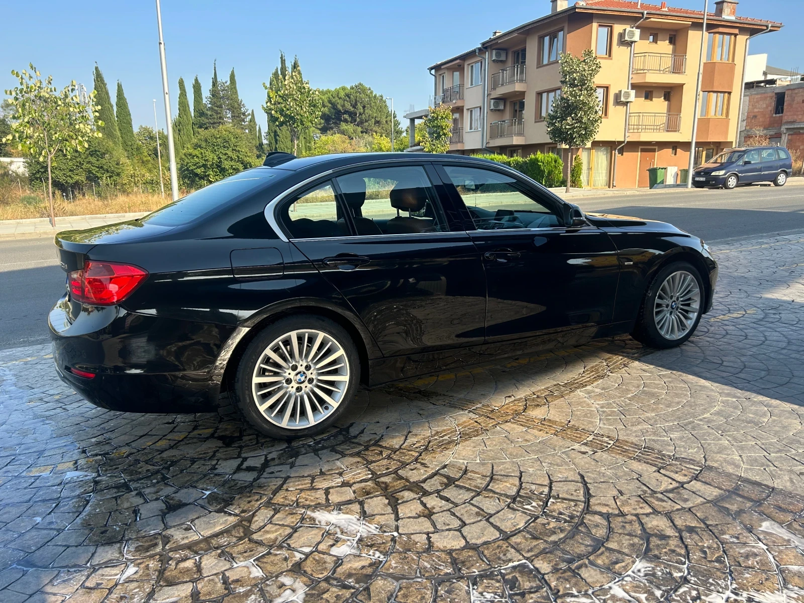BMW 320 Luxury  - изображение 4