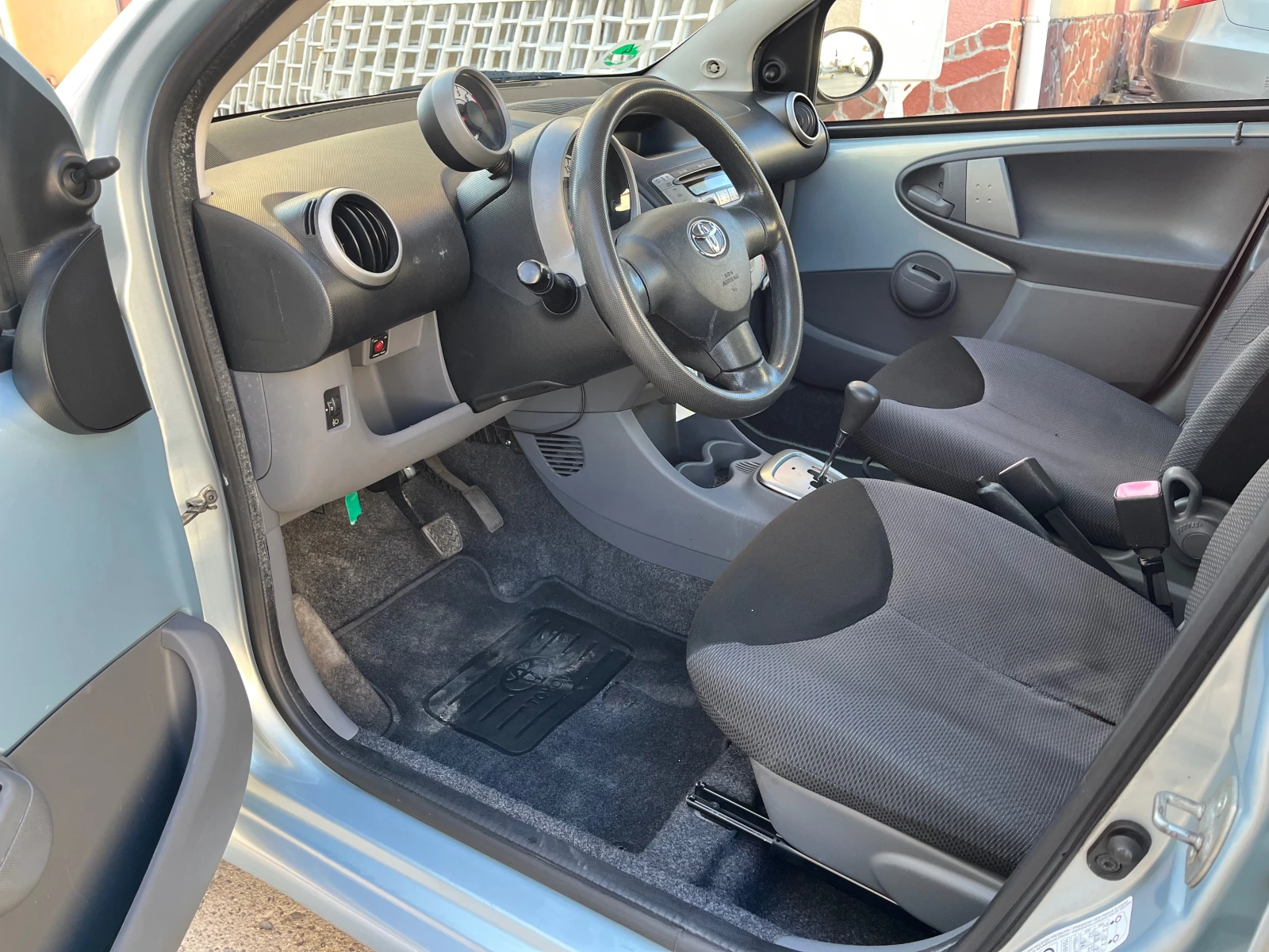 Toyota Aygo 1.0i Автоматик. - изображение 7