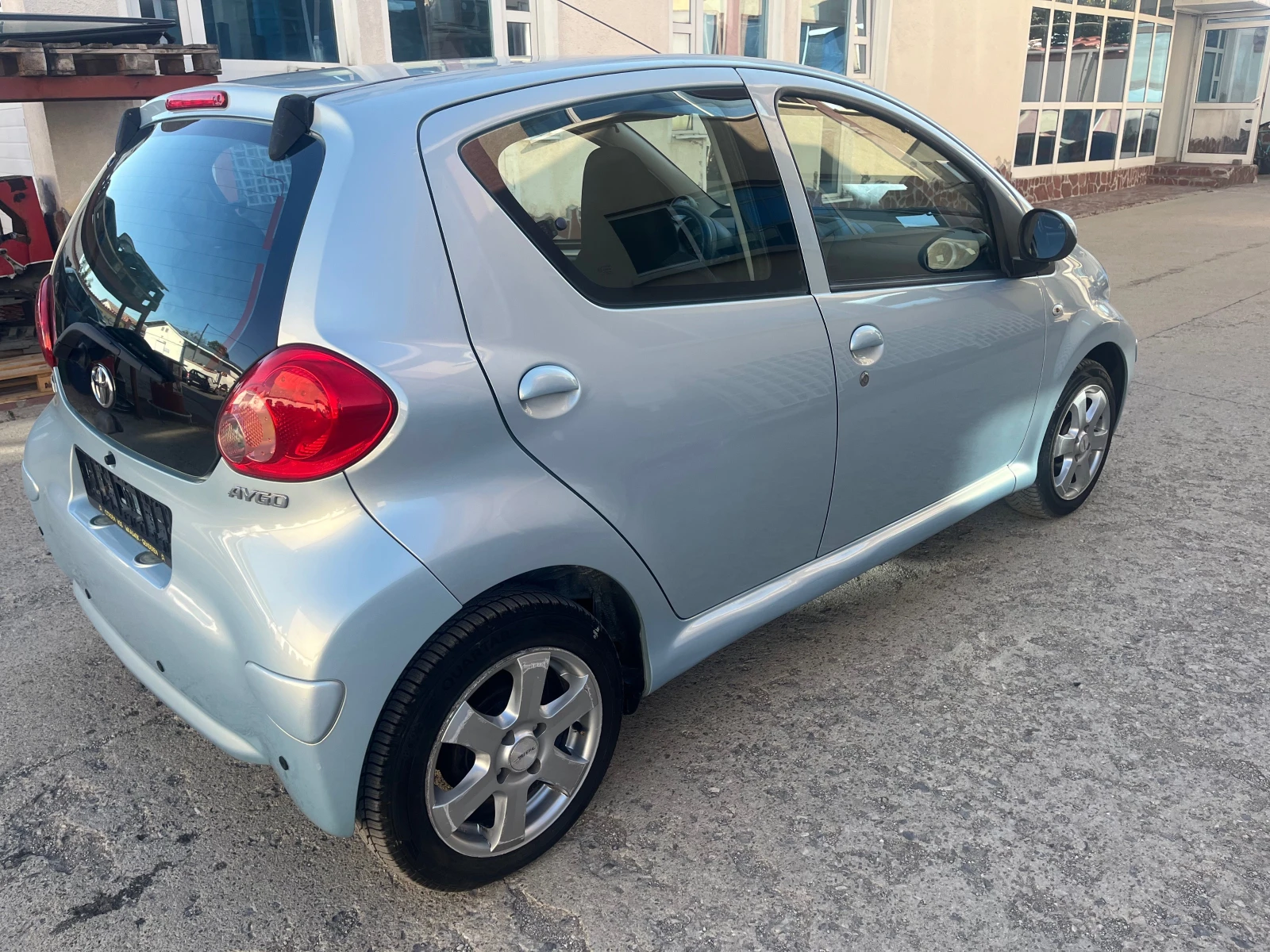 Toyota Aygo 1.0i Автоматик. - изображение 4