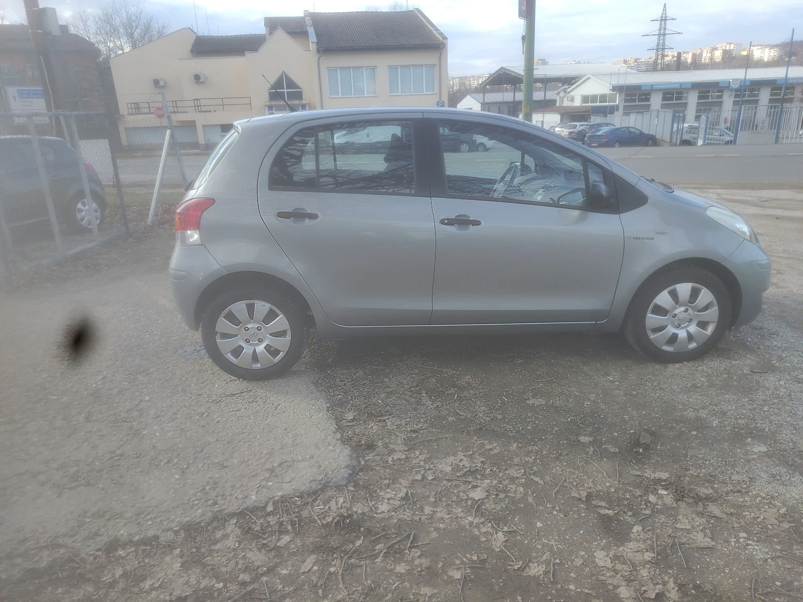 Toyota Yaris 1.33 бенин - изображение 9