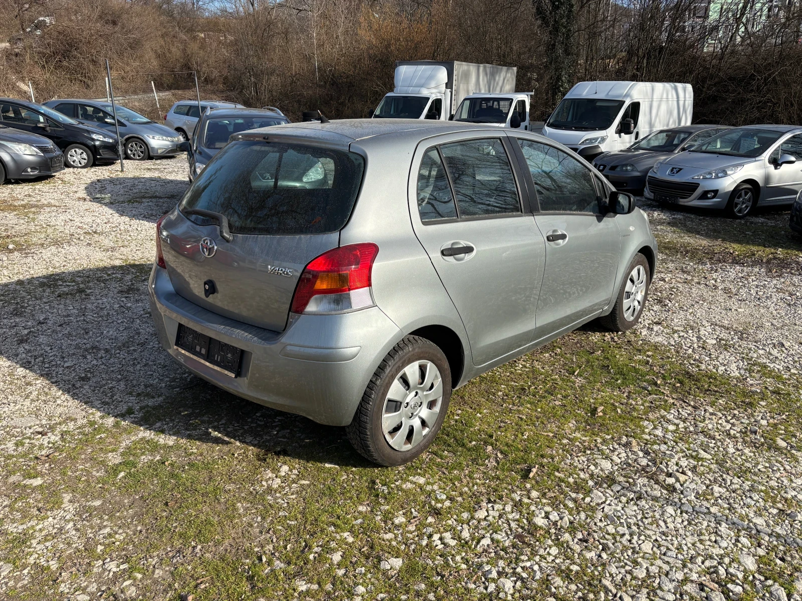 Toyota Yaris 1.33 бенин, снимка 6 - Автомобили и джипове - 53021595