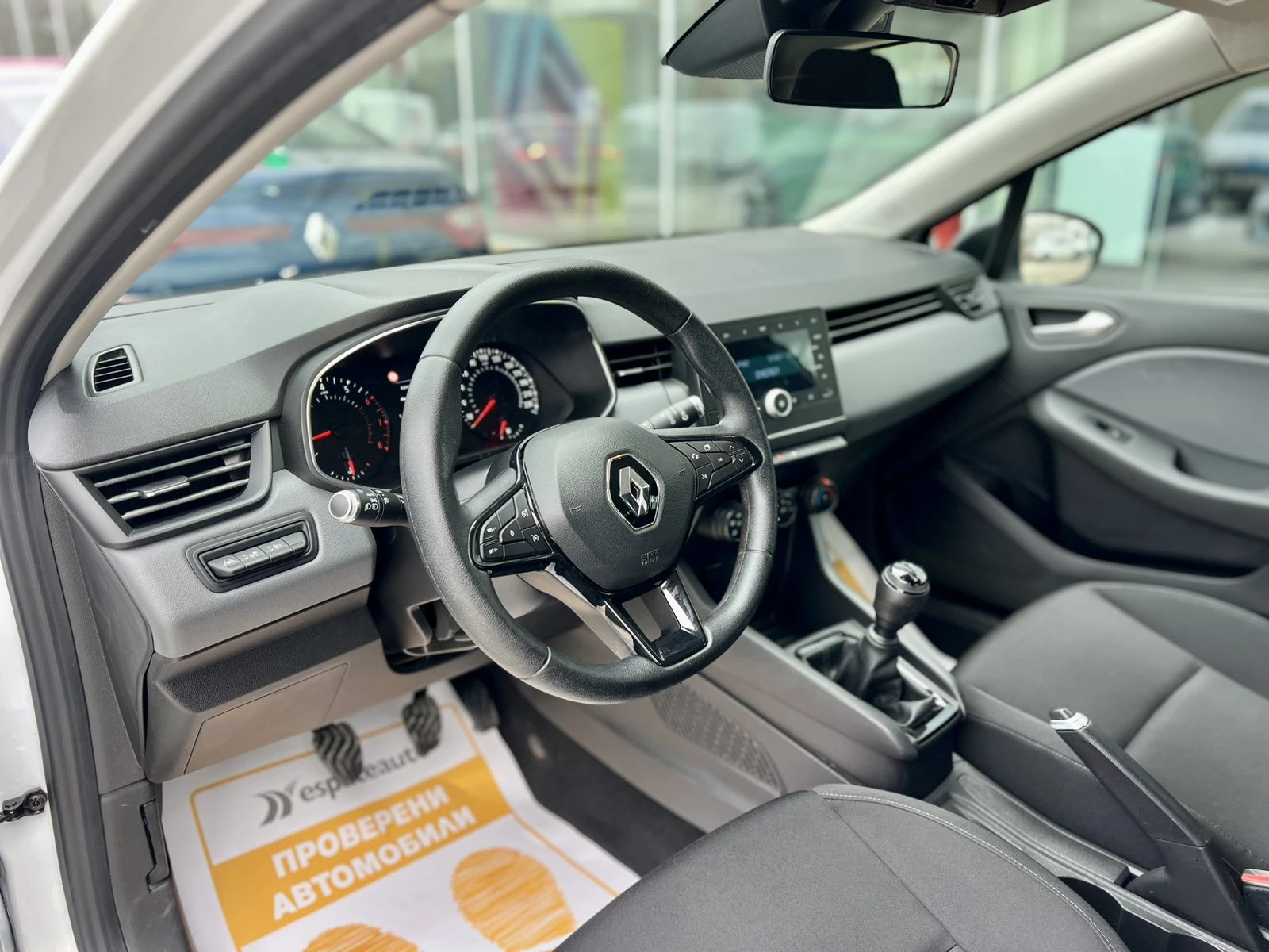 Renault Clio V 1.0 TCe / 100 к.с., снимка 8 - Автомобили и джипове - 54217503