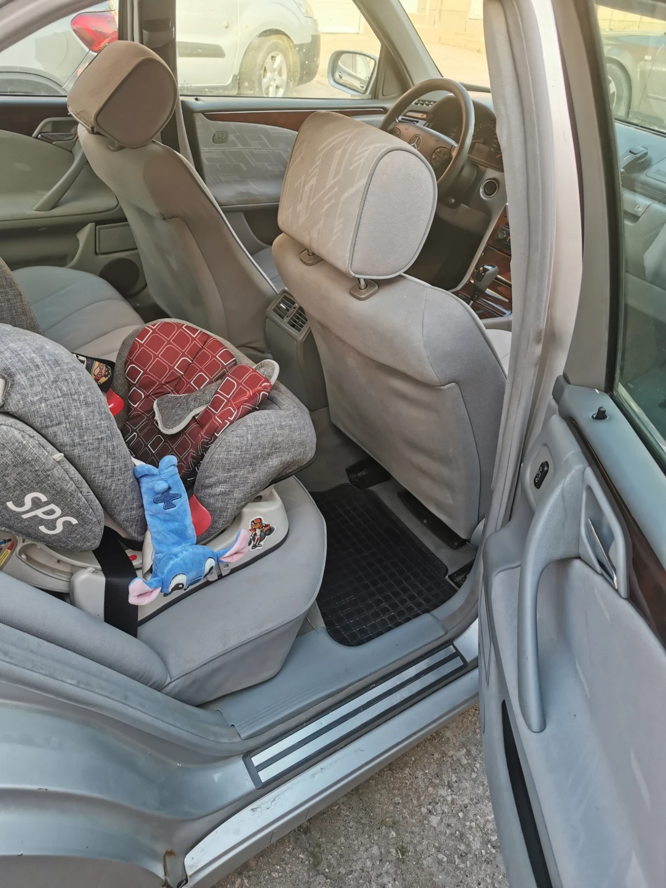 Mercedes-Benz E 220, снимка 8 - Автомобили и джипове - 54696051