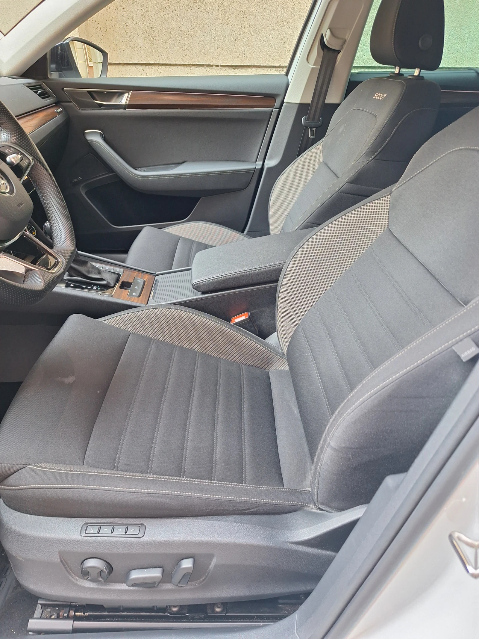 Skoda Superb Scout 2.0TSI 280hp 4x4, гаранция до 2028 г. , снимка 15 - Автомобили и джипове - 55850421