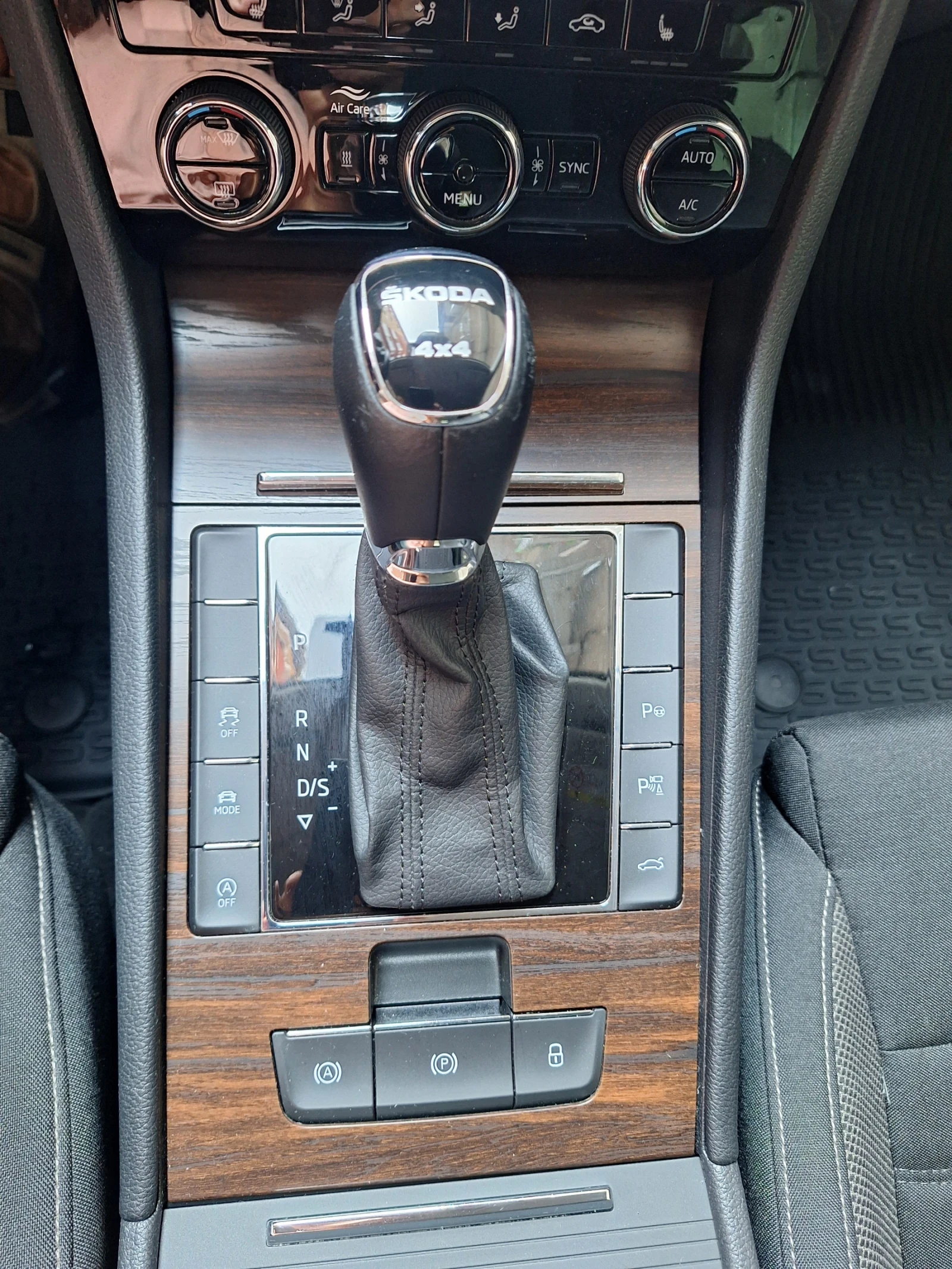 Skoda Superb Scout 2.0TSI 280hp 4x4, гаранция до 2028 г. , снимка 13 - Автомобили и джипове - 55850421