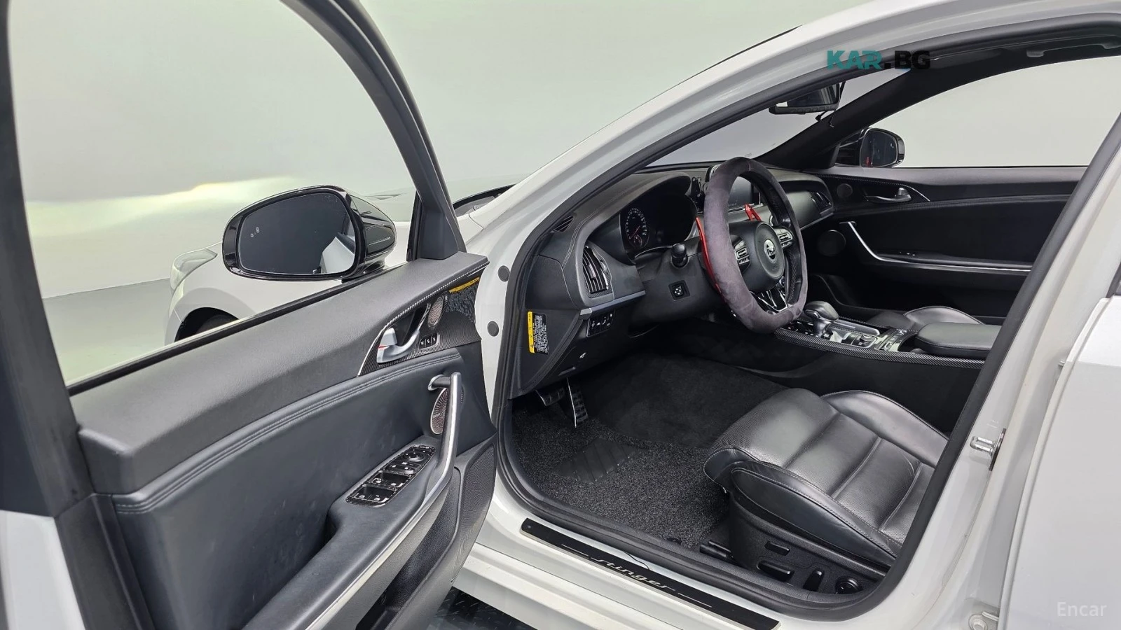 Kia Stinger GT* 3.3* TURBO* DISTRONIC* 360* ПОДГРЕВ* ОБДУХ* , снимка 8 - Автомобили и джипове - 56103628
