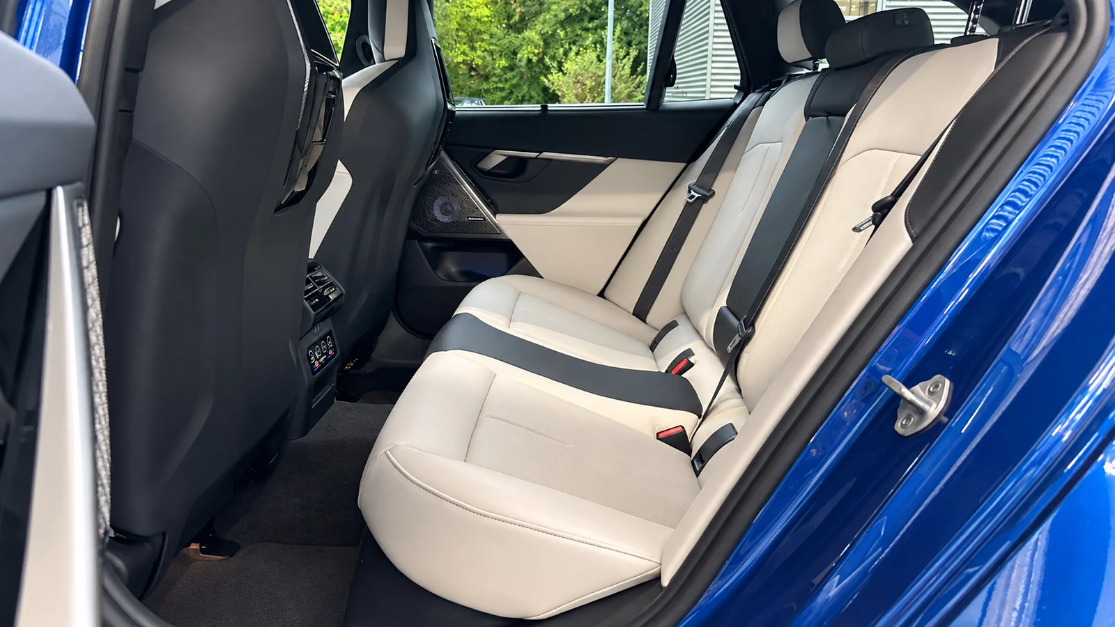 BMW M5 TOURING/xDrive/ICONIC GLOW/B&W/HUD/360 TOP VIEW/ | Mobile.bg � ����������� 10