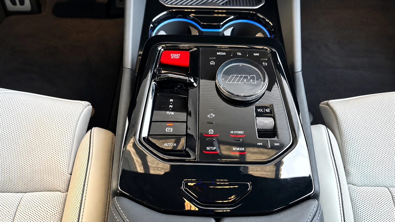 BMW M5 TOURING/xDrive/ICONIC GLOW/B&W/HUD/360 TOP VIEW/ | Mobile.bg � ����������� 8