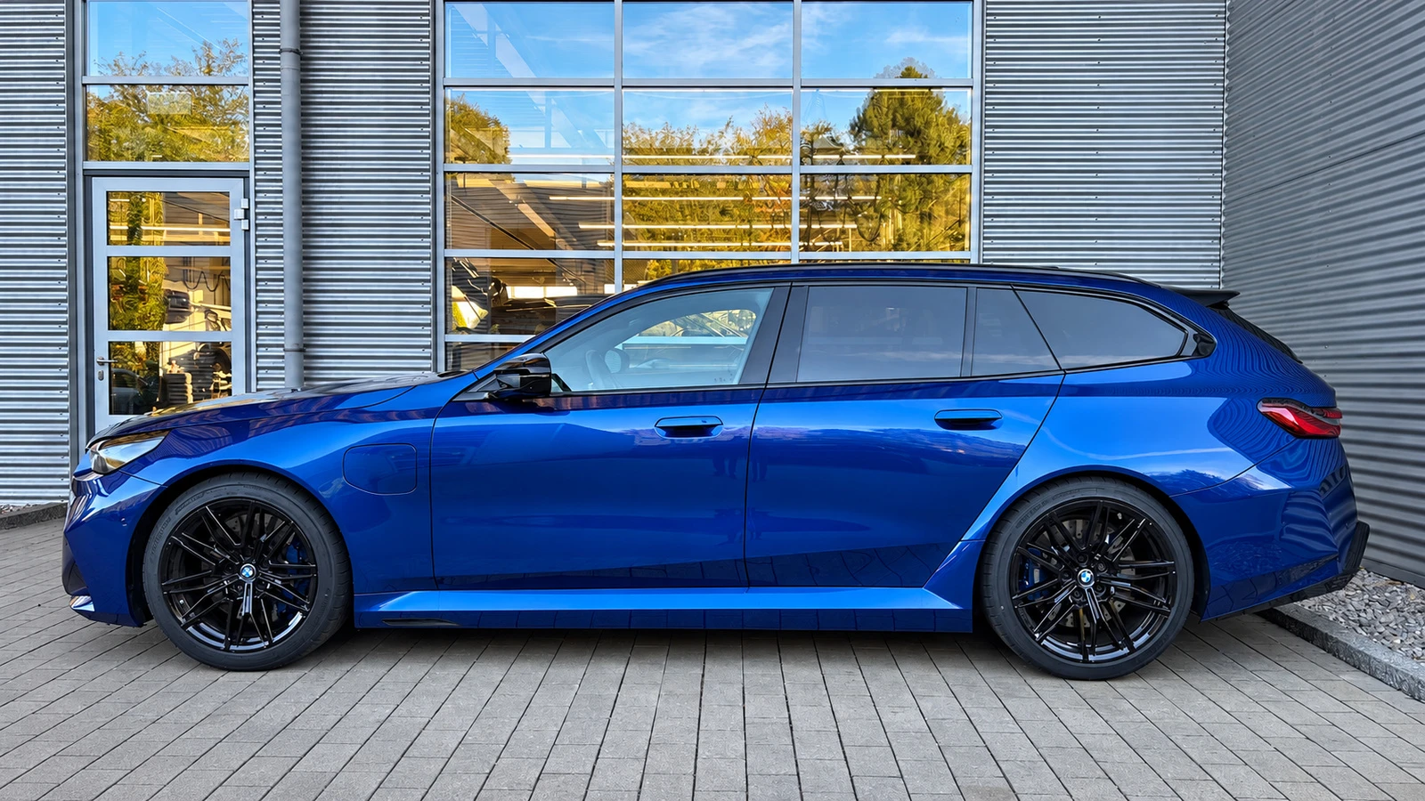 BMW M5 TOURING/xDrive/ICONIC GLOW/B&W/HUD/360 TOP VIEW/ | Mobile.bg � ����������� 2