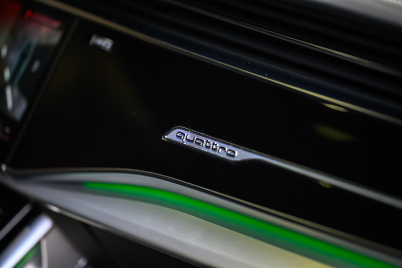Audi Q8 S-LINE / BLACK OPTIC / FULL , снимка 16 - Автомобили и джипове - 45367708