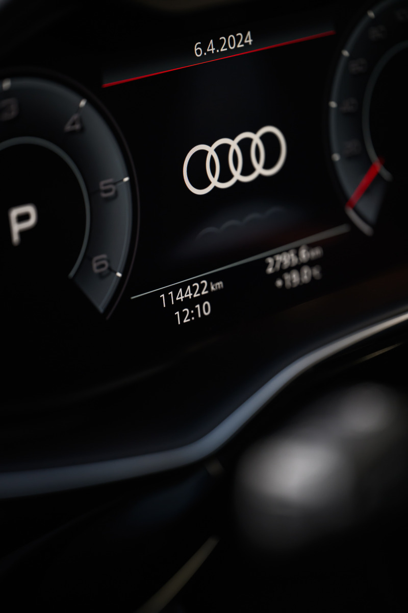 Audi Q8 S-LINE / BLACK OPTIC / FULL , снимка 11 - Автомобили и джипове - 45367708
