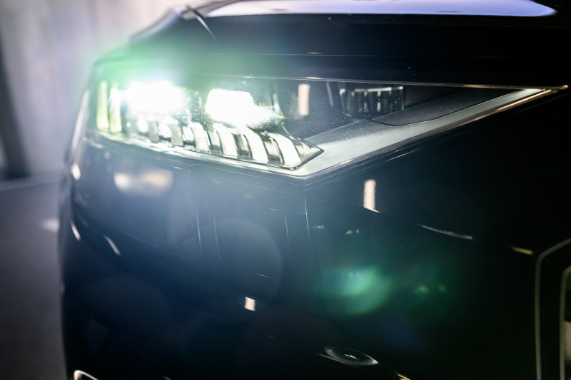 Audi Q8 S-LINE / BLACK OPTIC / FULL , снимка 10 - Автомобили и джипове - 45367708