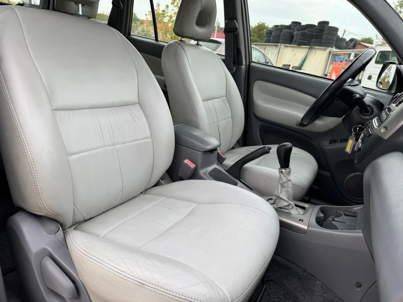 Toyota Rav4 2.0 D4D, снимка 6 - Автомобили и джипове - 47671137