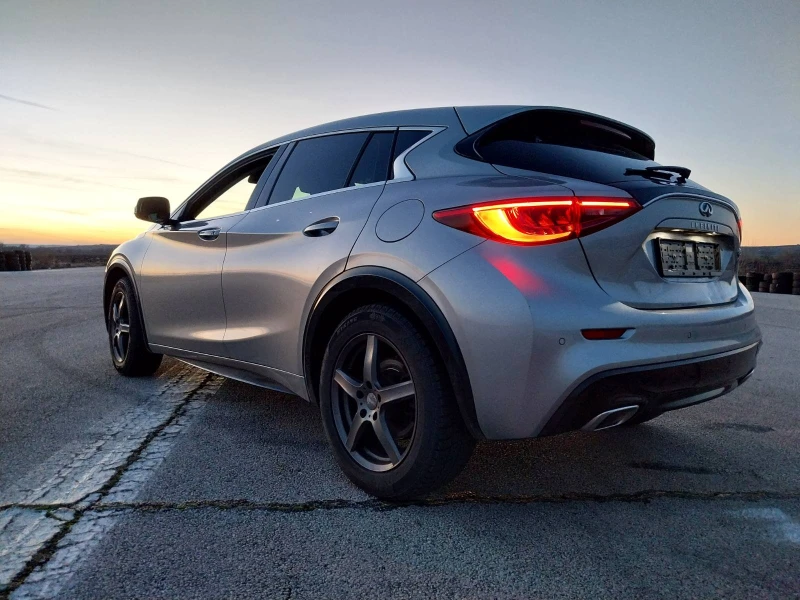 Infiniti Q30 Pure, снимка 4 - Автомобили и джипове - 48929297