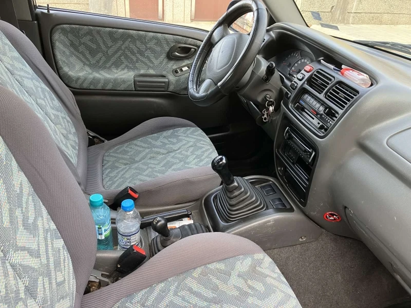 Suzuki Grand vitara Къса база, снимка 6 - Автомобили и джипове - 52821661