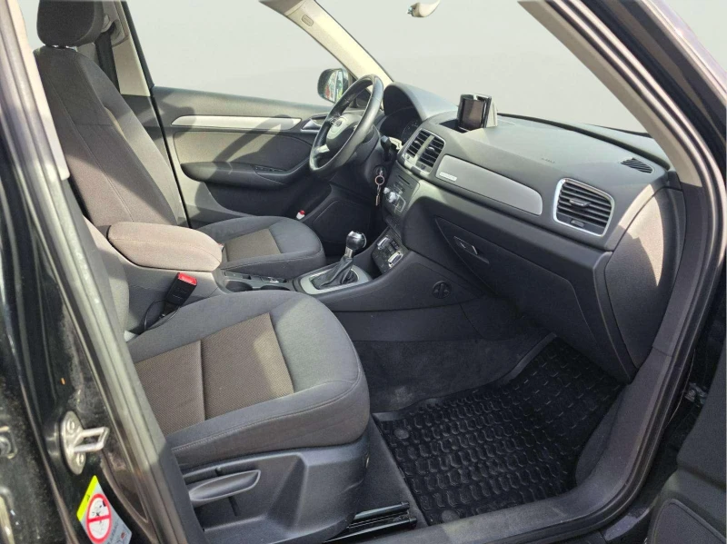 Audi Q3 2.0 TFSI, снимка 9 - Автомобили и джипове - 53126848