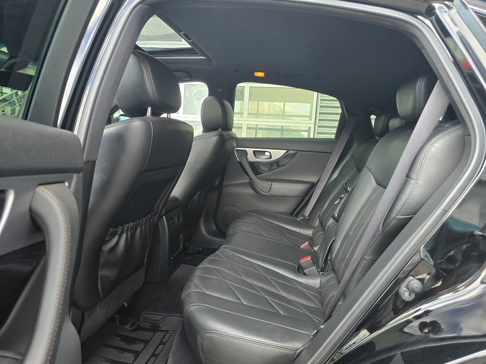 Infiniti QX70 30dS Premium/Витоша Ауто/109 000км, снимка 8 - Автомобили и джипове - 54727550