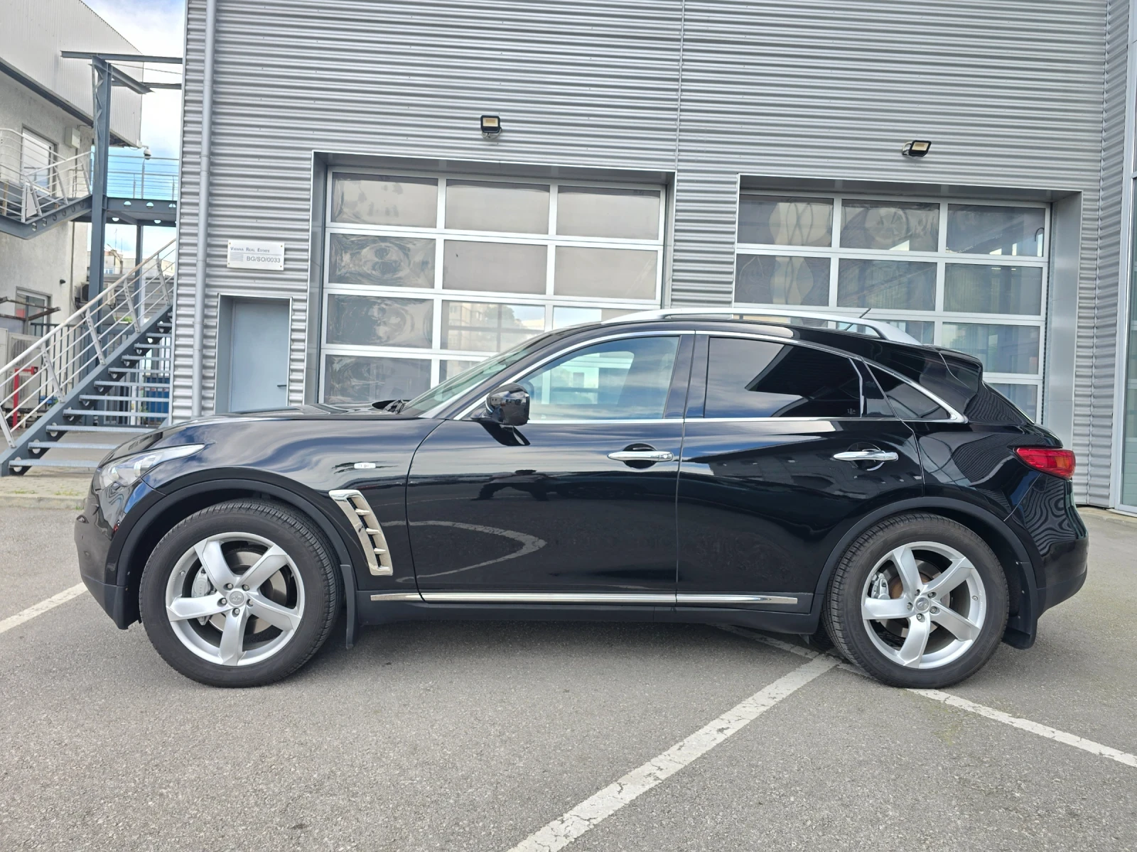 Infiniti QX70 30dS Premium/Витоша Ауто/109 000км, снимка 3 - Автомобили и джипове - 54727550