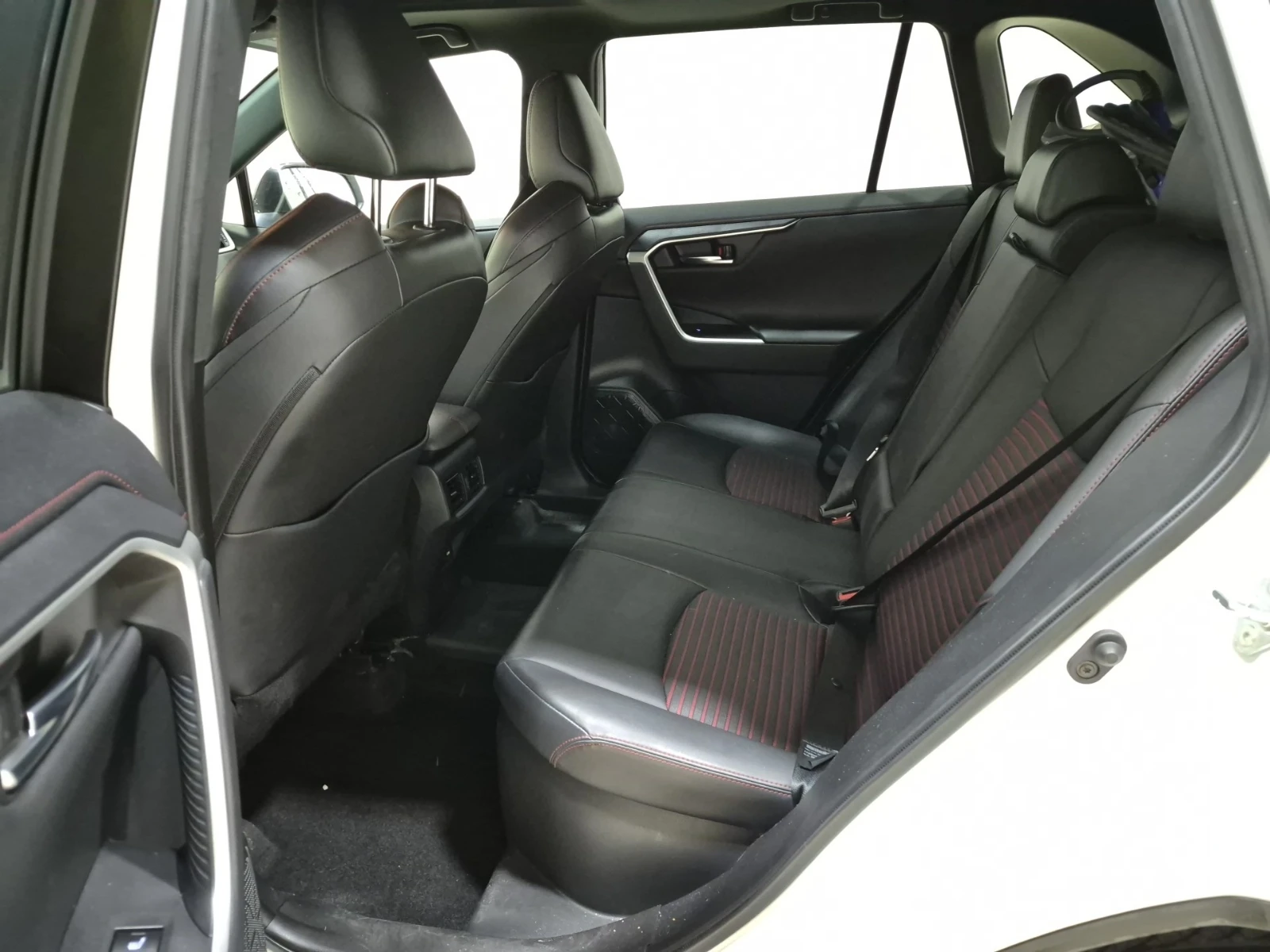 Toyota Rav4 XSE, HYBRID, АВТОКРЕДИТ, снимка 11 - Автомобили и джипове - 56087200