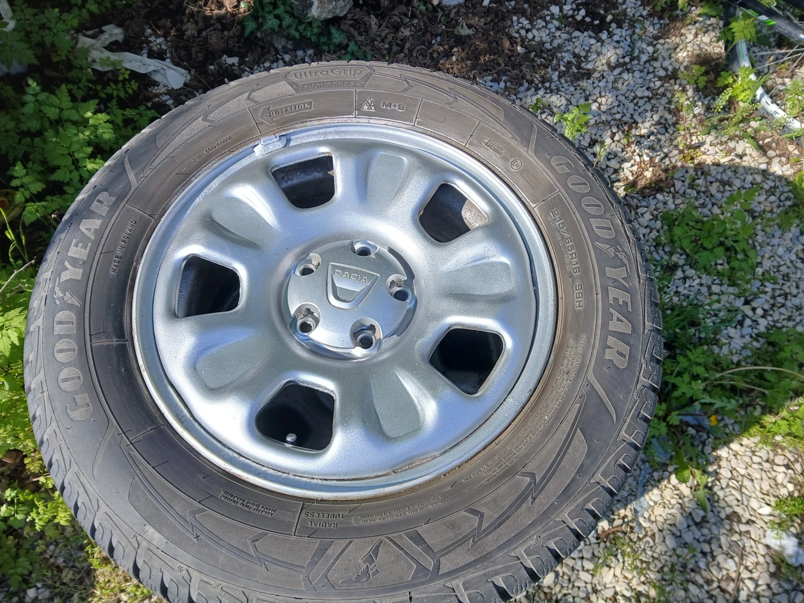 Гуми с джанти Goodyear 215/65R16, снимка 2 - Гуми и джанти - 54386421