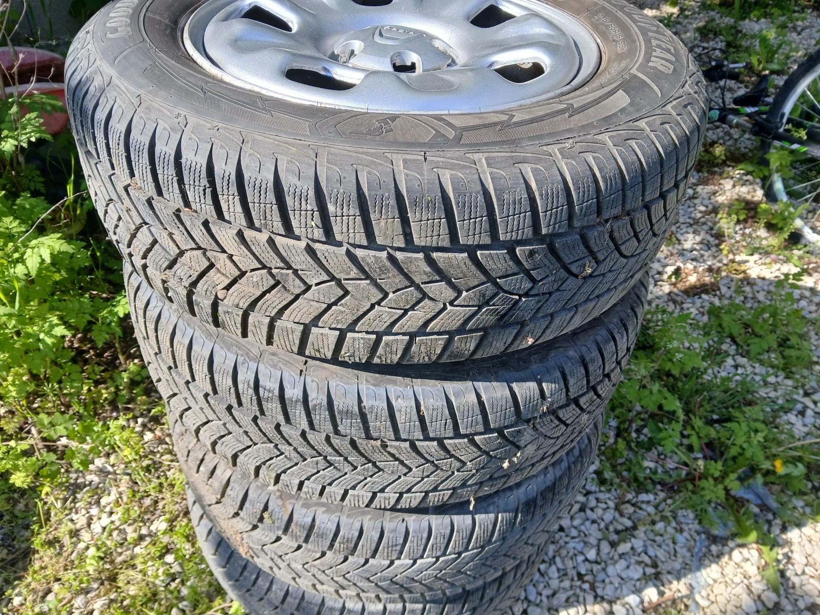 Гуми с джанти Goodyear 215/65R16, снимка 7 - Гуми и джанти - 54386421